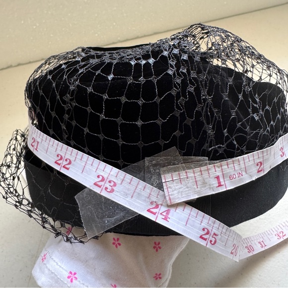 Black Velvet Pillbox Hat with Veil Vintage 60s Lewis II - Picture 11 of 12